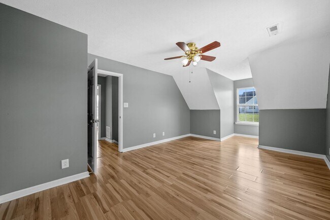 Building Photo - 3 Bedroom Pet Friendly Home For Rent Near Post!