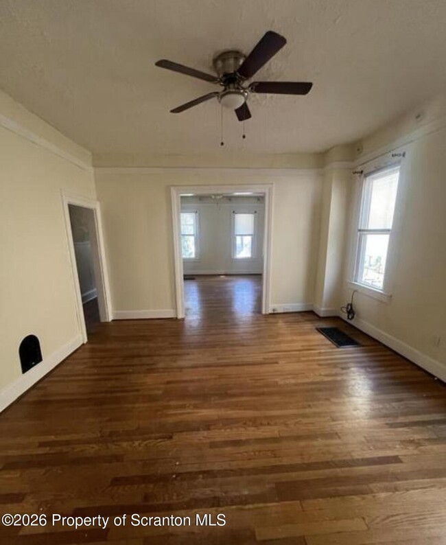 Building Photo - 1351 Capouse Ave