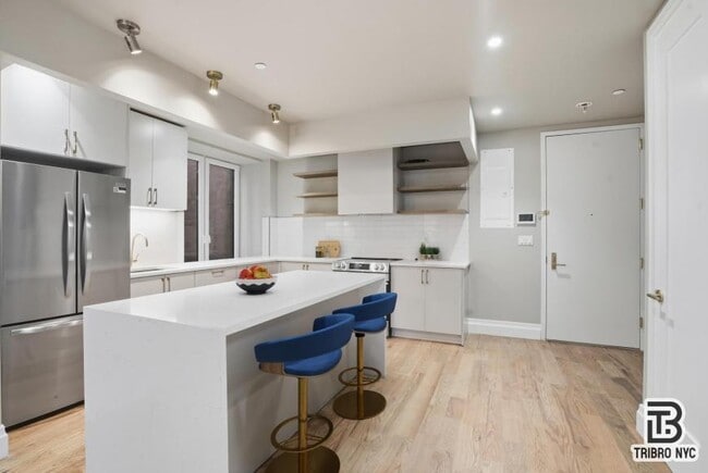 Building Photo - 4 bedroom in BROOKLYN NY 11222