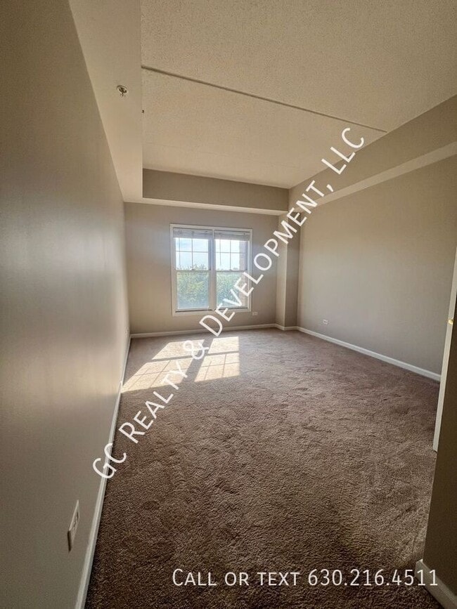 Building Photo - 125 Lakeview Dr