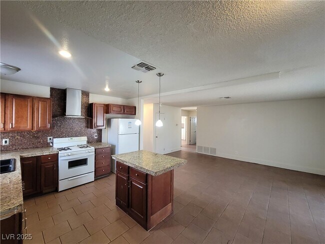 Building Photo - 3908 Montebello Ave