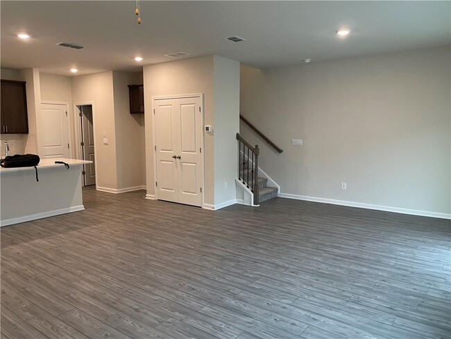 Building Photo - 1412 Villageside Ct