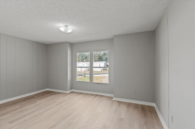 Building Photo - Completely Updated 3BR/2BA Trailer in Musc...