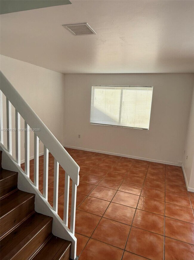 Building Photo - 6235 SW Kendale Lakes Cir