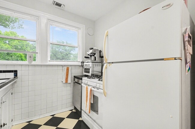 Building Photo - 6000 Velasco Ave