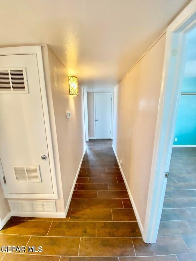 Building Photo - 3213 El Morro Rd