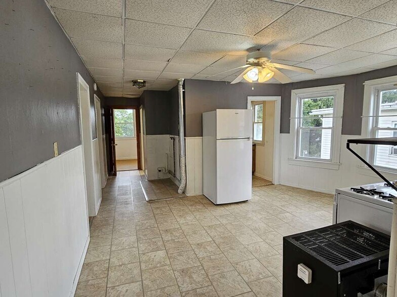 Building Photo - 20 Kosta St