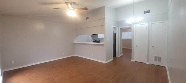 Building Photo - 608 W 51st St