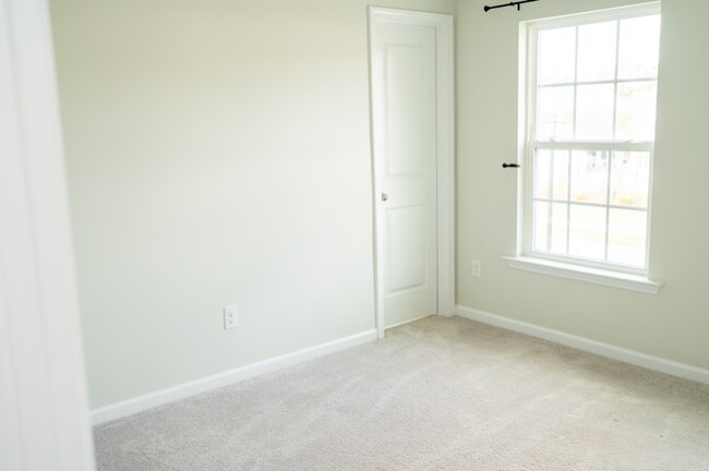 Building Photo - 216 Chaste Tree Cir