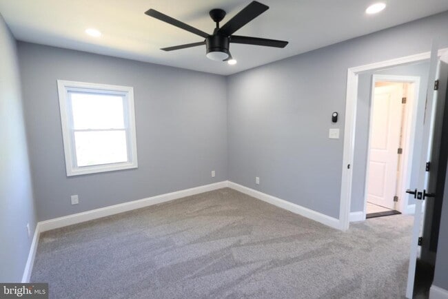 Building Photo - 5110 Kenwood Ave