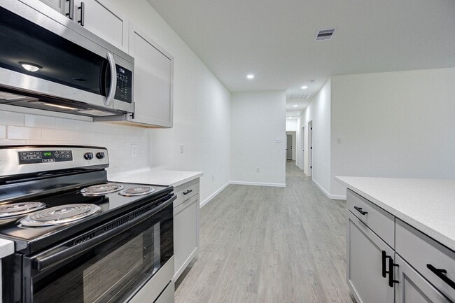 Building Photo - 1 Month FREE! Brand-New Duplex in Houston