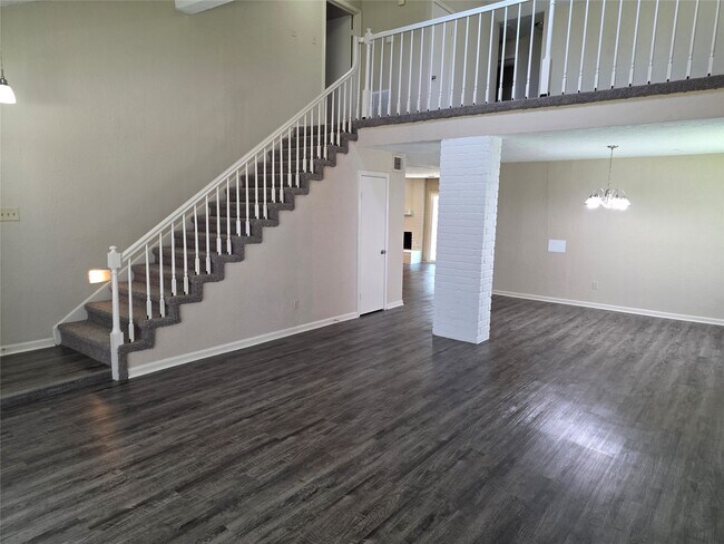 Building Photo - 12902 Skymeadow Dr