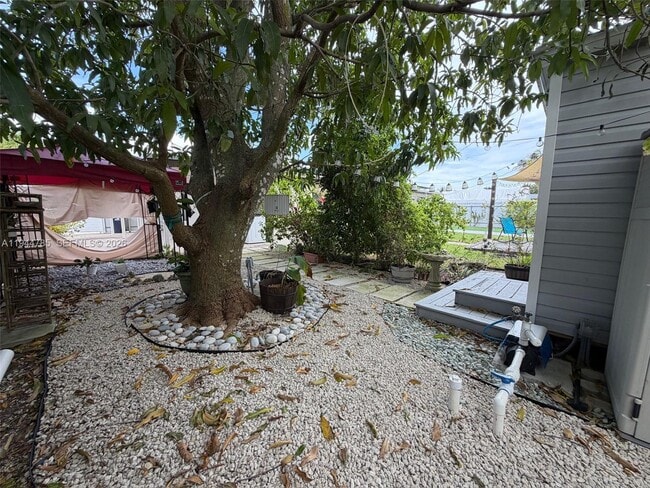 Building Photo - 9920 Jamaica Dr