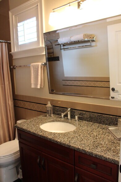 Building Photo - 3319 W Granada St