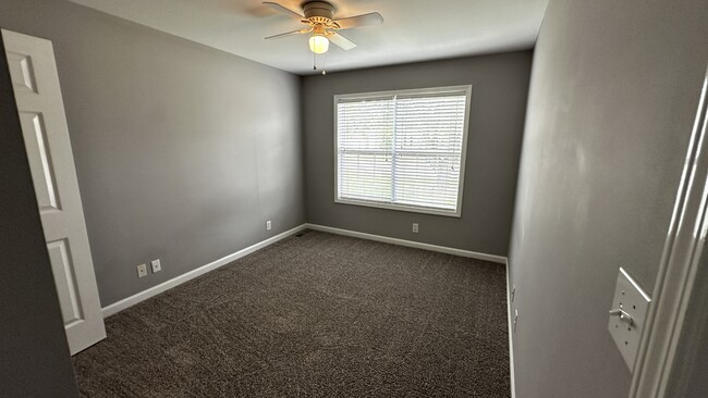 Building Photo - 3541 Sandpiper Dr