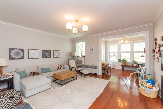 Building Photo - 426 S Elmwood Ave
