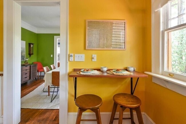 Building Photo - 2076 Ridgedale Rd NE