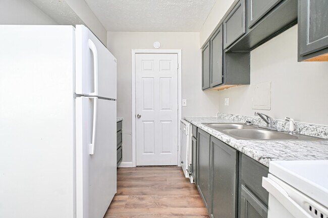 Building Photo - 10923 Birchridge Dr