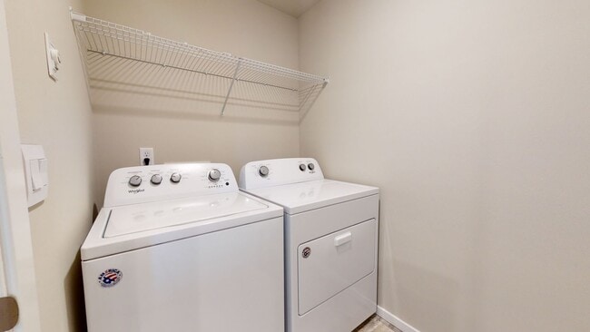 Building Photo - Large, Well-Designed Bremerton 3 BR! Available Now - $500.00 OFF 1ST MONTHS RENT!