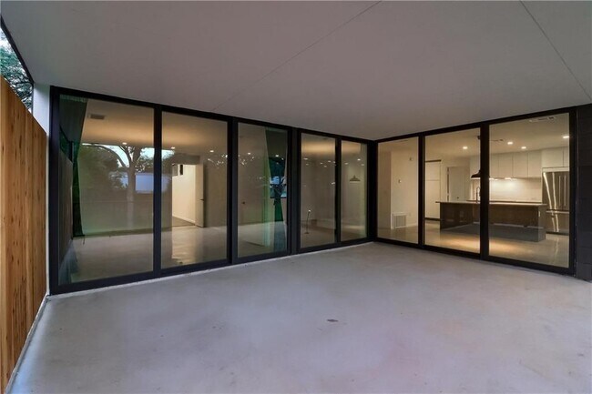 Building Photo - 9400 Shady Oaks Dr