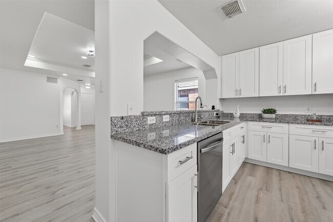 Building Photo - 9111 Grand Villa Ln