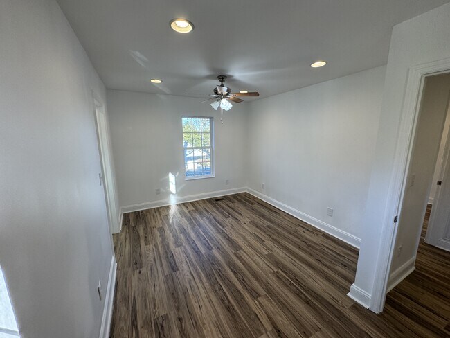 Building Photo - 3895 Azalean Dr