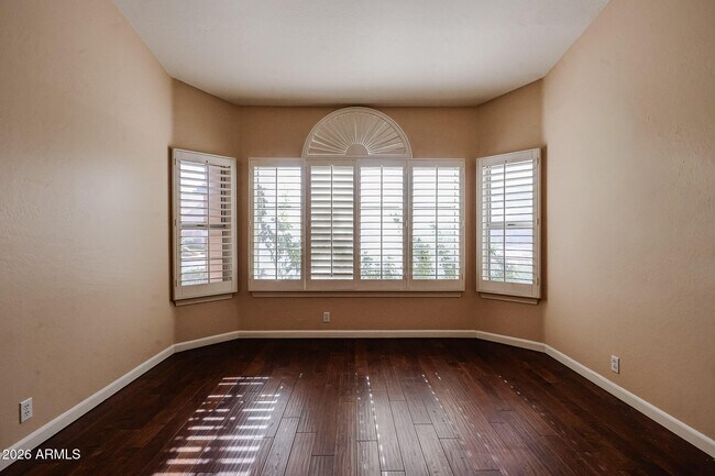 Building Photo - 5930 W Louise Dr