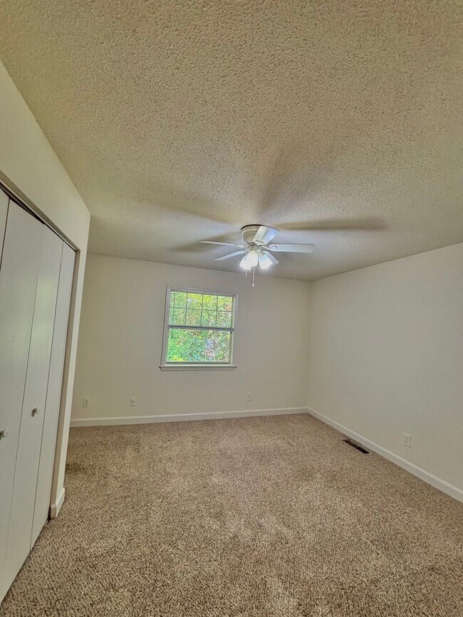 Building Photo - 2502 Avent Ferry Rd