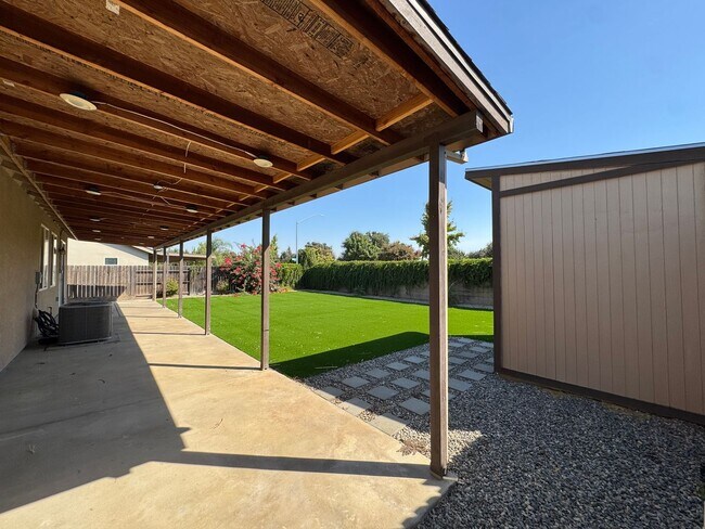 Building Photo - 2469 S Rogers Ln