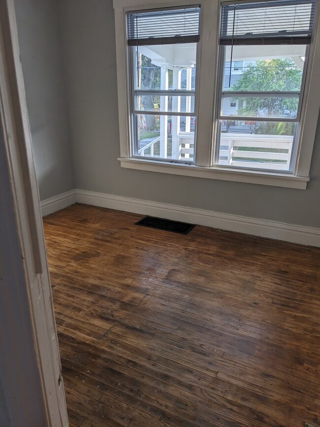 Building Photo - 3903 Schiller Pl