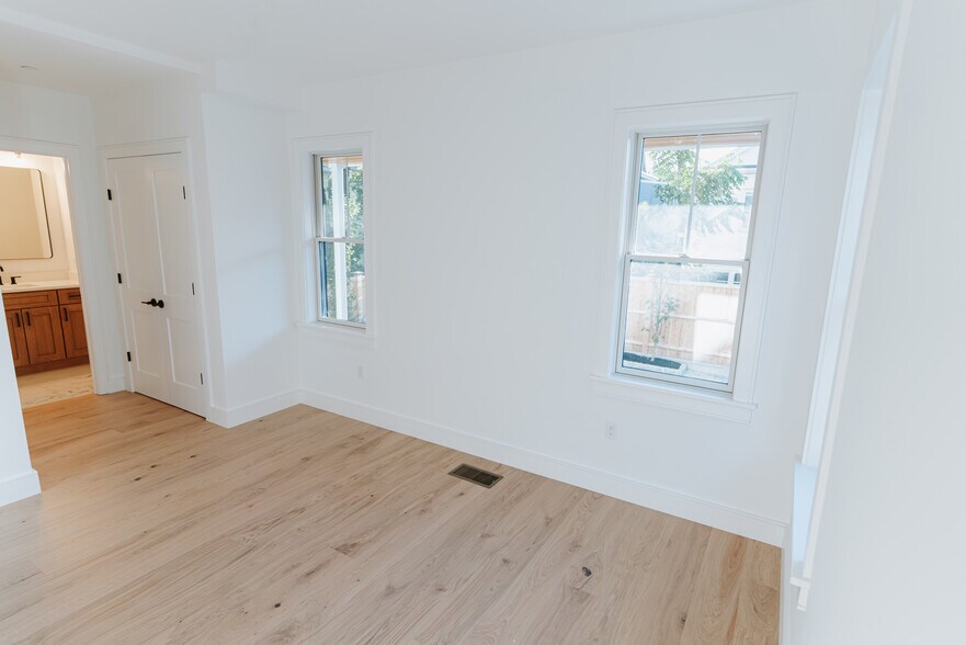 Building Photo - 5 Thurston St