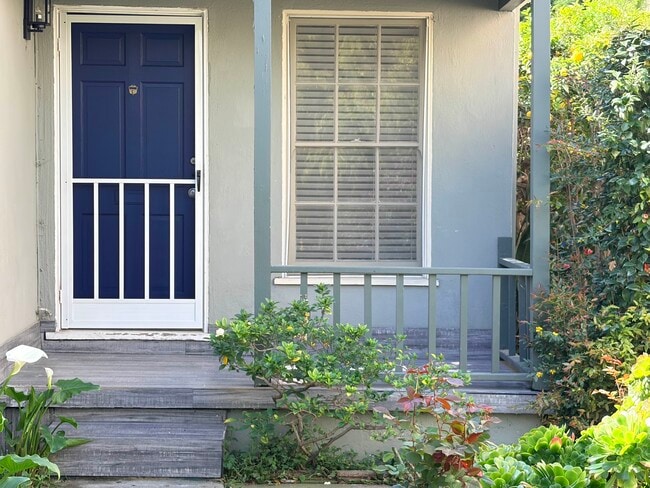 Building Photo - 1705 Barry Ave