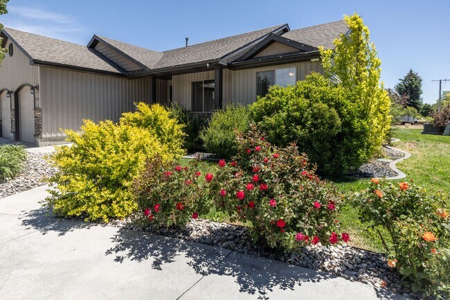 Building Photo - BEAUTIFUL 5 BED 3 BATH HOME IN FIRTH
