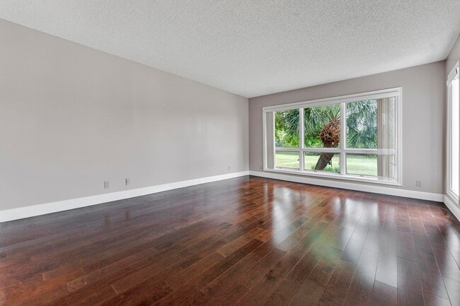 Building Photo - 7888 Granada Pl