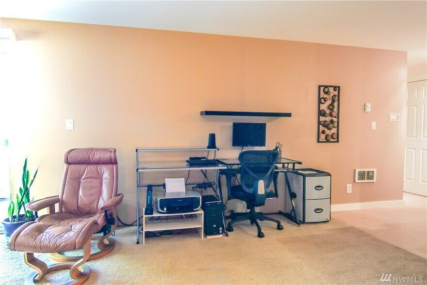 Building Photo - Great Location!!!