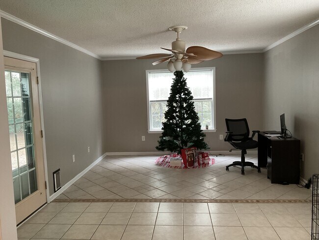 Building Photo - 183 Talon Dr