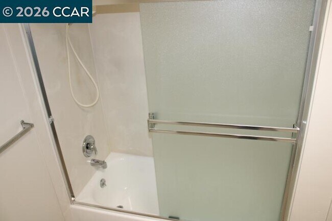 Building Photo - 615 Lexington Ave