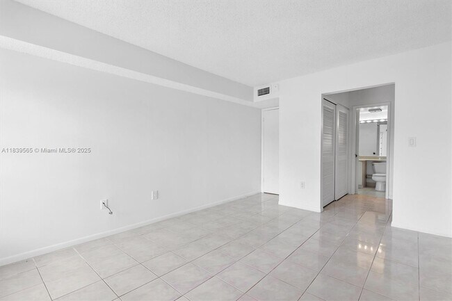Building Photo - 9135 SW 125th Ave