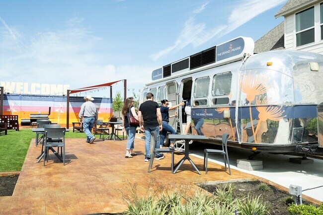 Building Photo - 16843 Old Wagon Wy