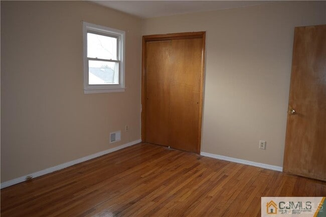 Building Photo - 5098 Scott St