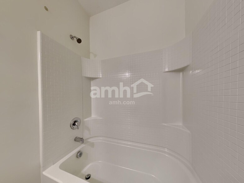 Building Photo - 206 Orion Way