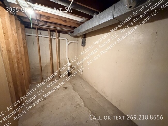 Building Photo - 3995 Groveland Ave SW