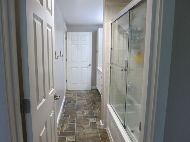 Building Photo - Beautiful 2 Bedroom Condo in Sammamish