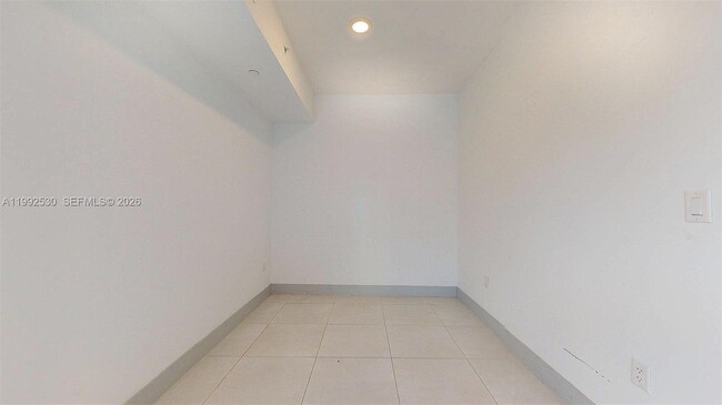 Building Photo - 519 SW 5th Ave