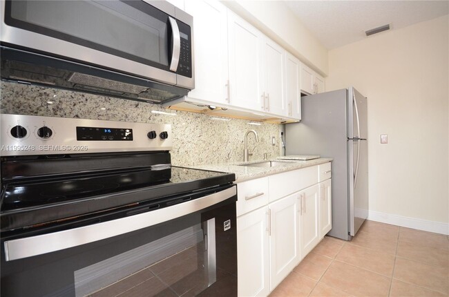 Building Photo - 2430 SW 16th St