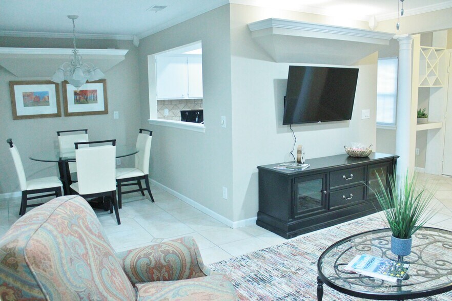 Building Photo - 7825 Renaissance Ct