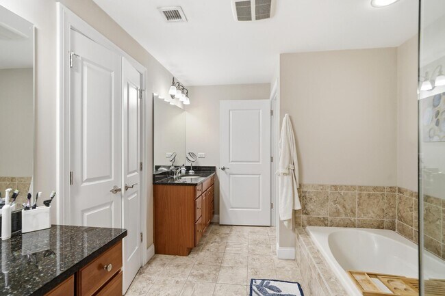 Building Photo - 400 Riverboat Row