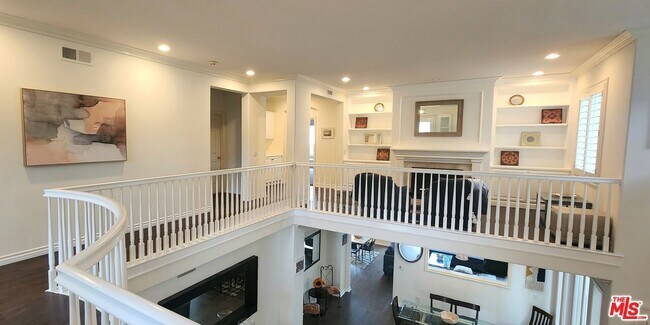 Building Photo - 5 Marisol