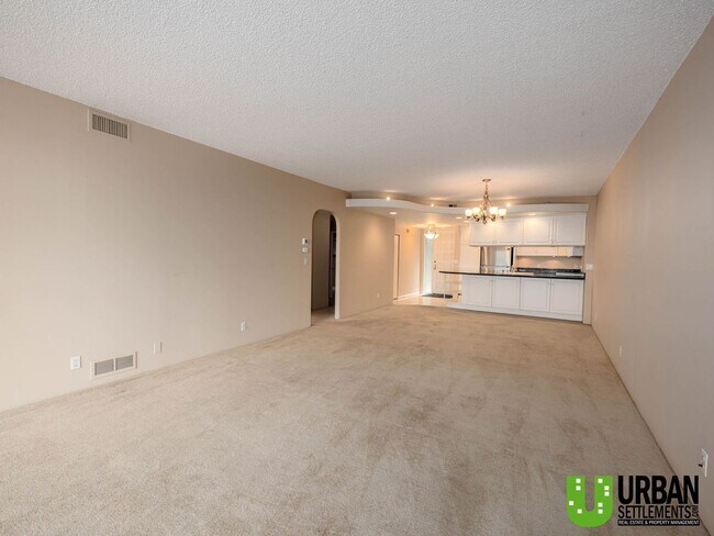 Building Photo - Spacious 2 Bedroom, 2 Bath Condo with Mode...
