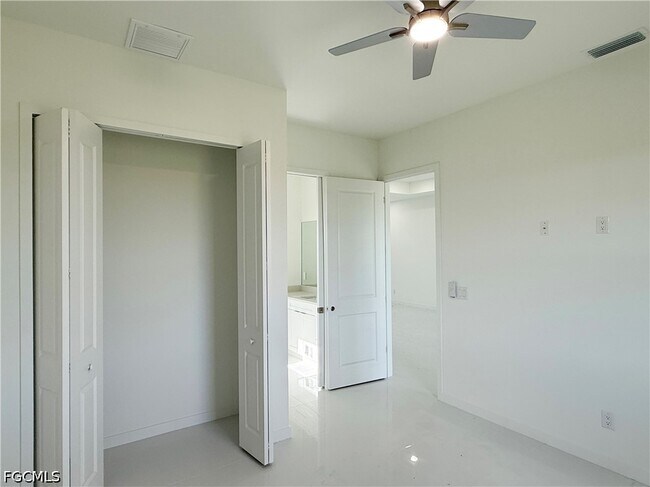 Building Photo - 4213 Caloosa Pkwy